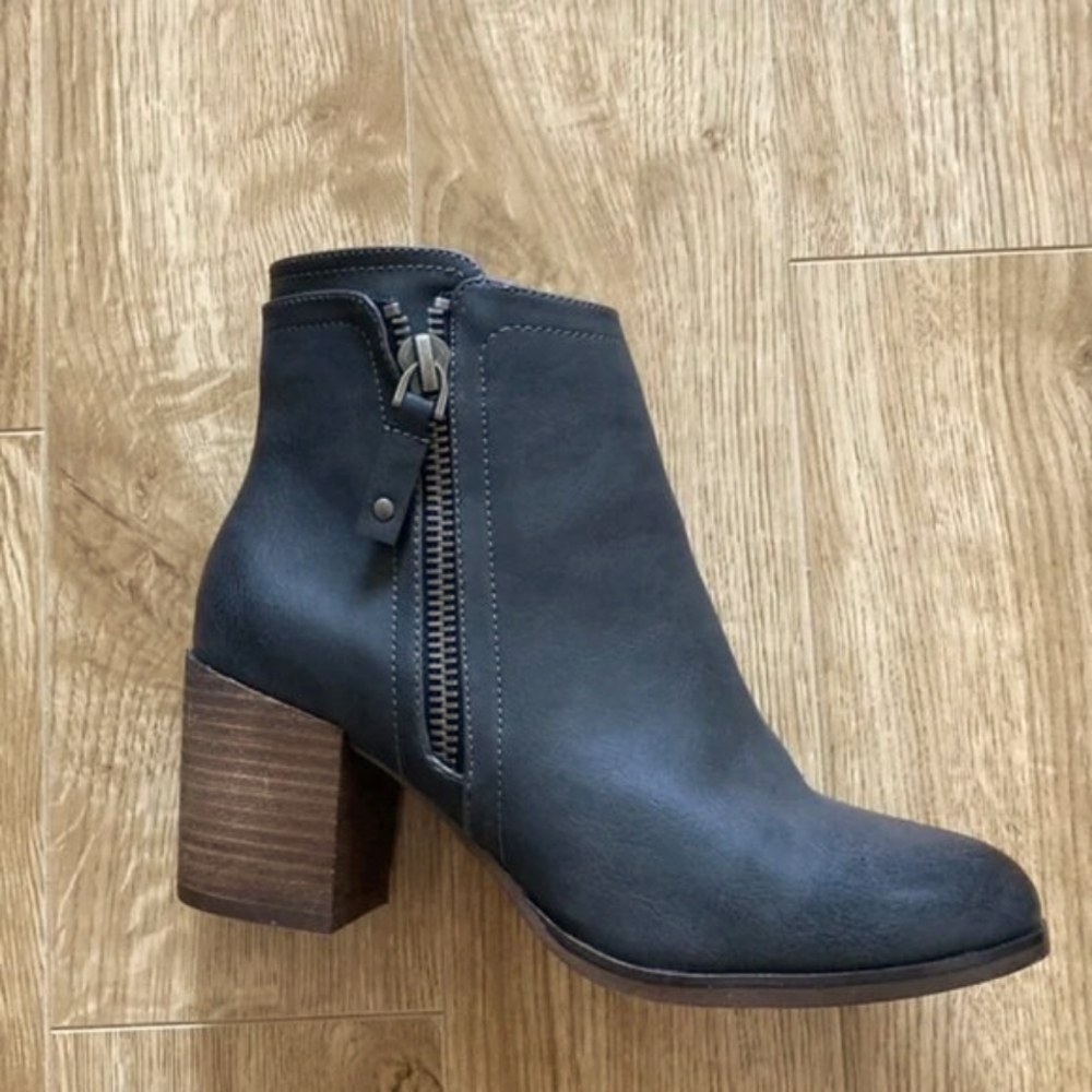 NEW❤️ Leather Ankle Boots. MAISON CHELSEE GIRL "Tribute" Slate Grey